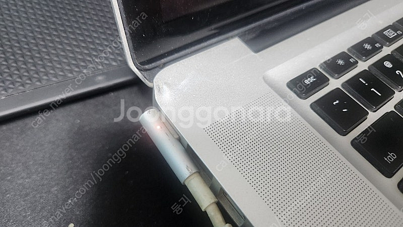 맥북프로 A1286 2010년 15인치 팝니다 정상작동...--1