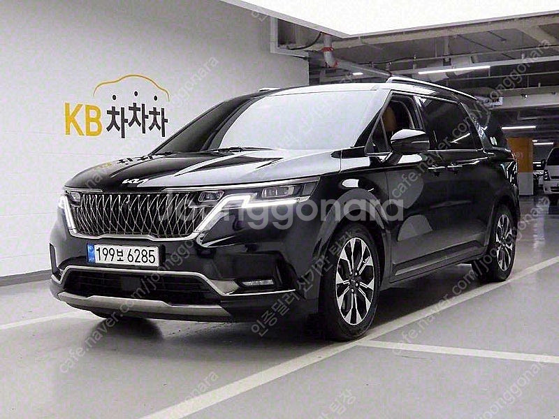 검정색 4세대 카니발 중고 가격 가솔린 9인승 시그니처...--0