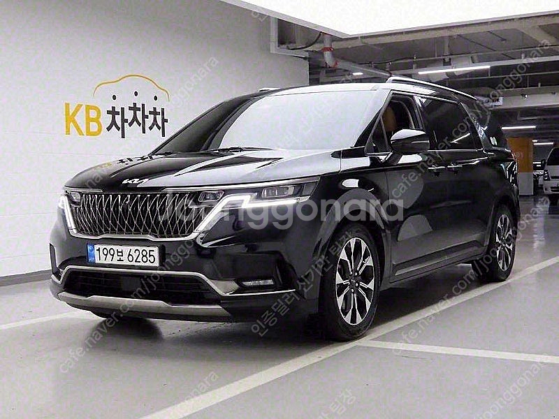검정색 4세대 카니발 중고 가격 가솔린 9인승 시그니처...--6