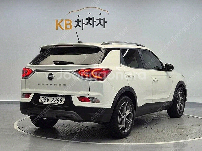 쌍용 뷰티풀코란도 중고 흰색 2020년식 4WD 가솔린...--4