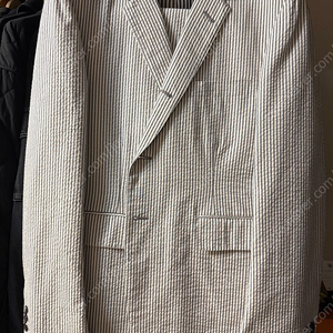 톰브라운 시어서커 MSC001A00572 수트