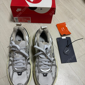 나이키 V2K 런 서밋 화이트 메탈릭 실버 235