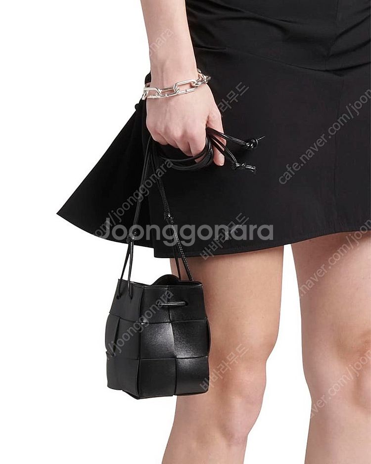 (새상품) 보테가베네타 카세트 미니 버킷백--8