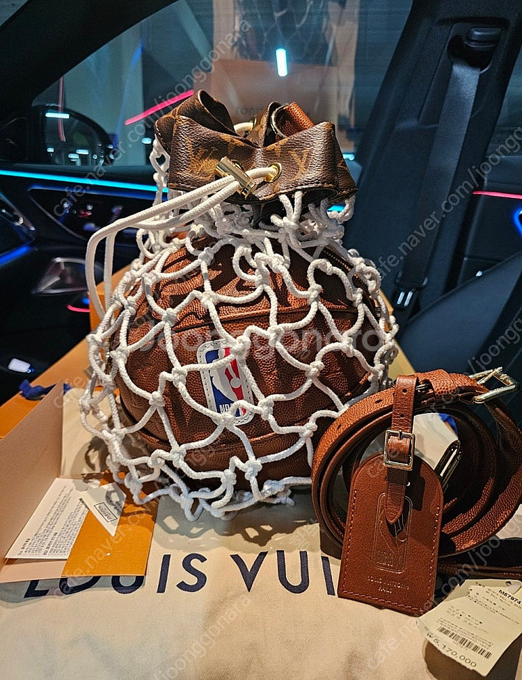 루이비통 버질아블로 NBA 한정판 농구공 메신저백 (새...--1