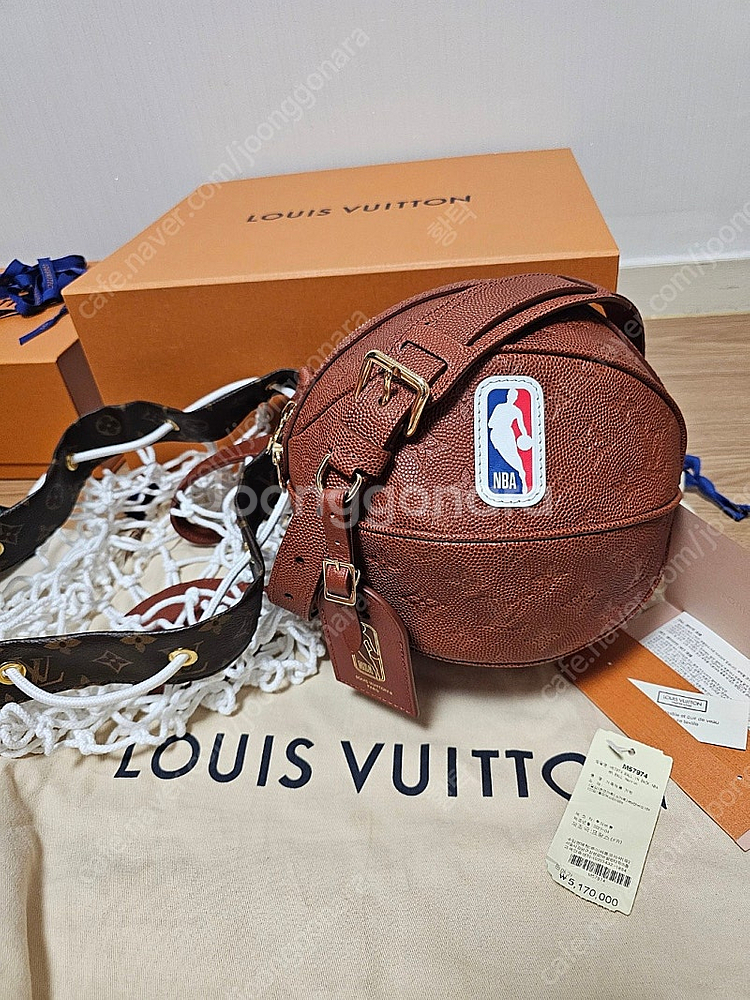 루이비통 버질아블로 NBA 한정판 농구공 메신저백 (새...--5