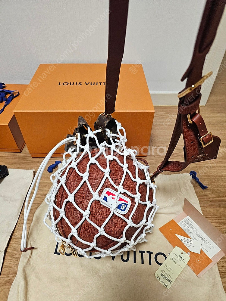 루이비통 버질아블로 NBA 한정판 농구공 메신저백 (새...--6