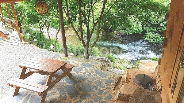 7월~8월 여름휴가 계곡옆 산골흙집 펜션 숙박--1