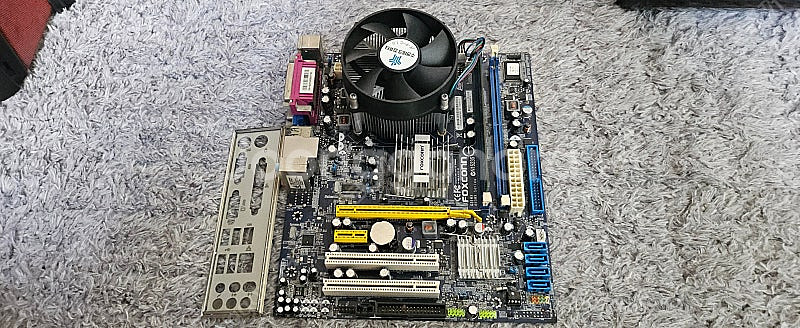 메인보드+cpu+메모리 각1개씩 총 3장 각2만원씩 판매합니다.--7