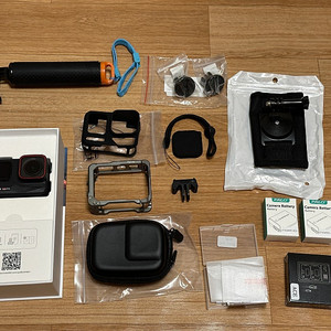 인스타 360 Insta360 Ace Pro + 베터리 등 액세서리 다수