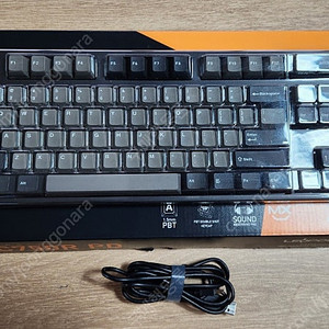 레오폴드 FC750R PD 은축, FC210TP 블랙&화이트 판매합니다.
