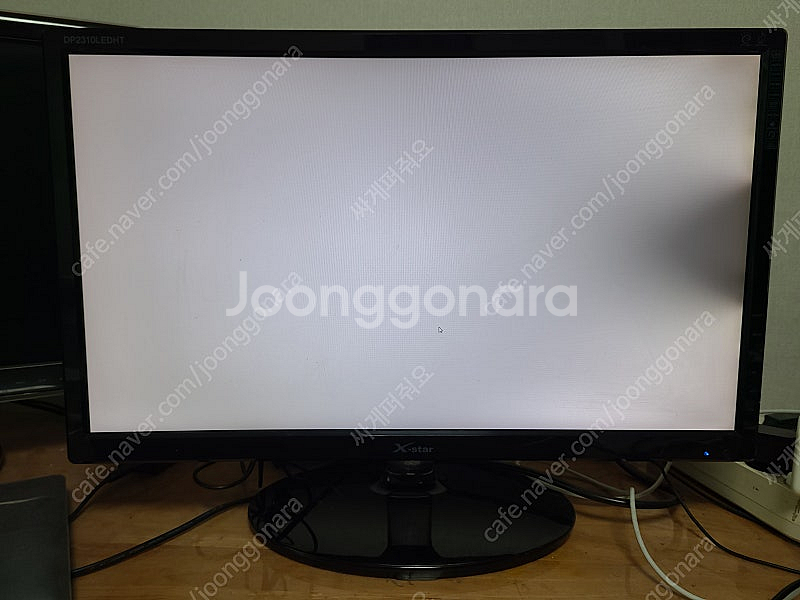 스피커 내장 모니터 싸게팝니다--9
