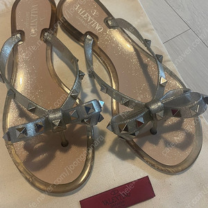 발렌티노 락스터드 플립플랍 쪼리 size39(240-250)