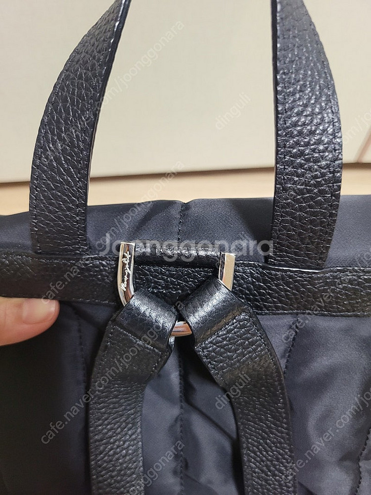 봉긋 페블백팩 팝니다--3