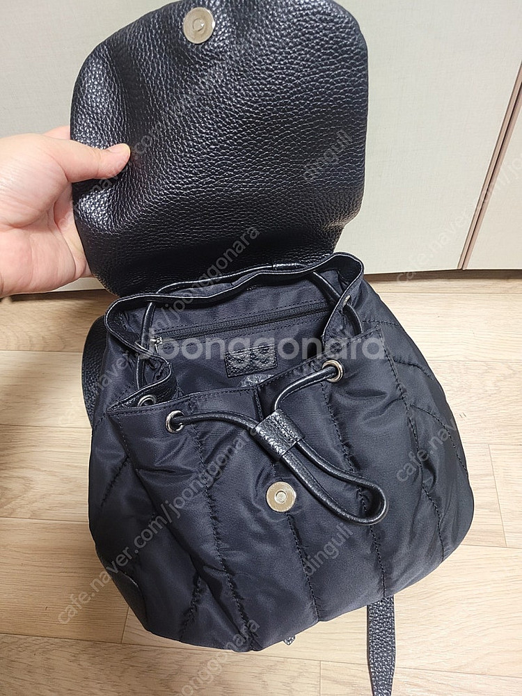 봉긋 페블백팩 팝니다--6