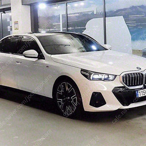 흰색 BMW 5시리즈 중고 M 스포츠 중고차거래카페 25,482 km