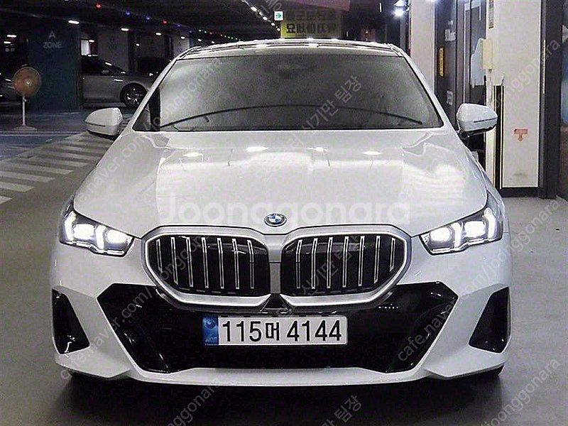흰색 BMW 5시리즈 중고 M 스포츠 중고차거래카페 2...--7