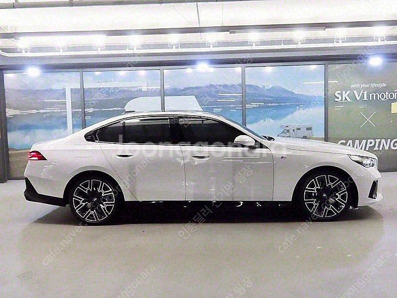 흰색 BMW 5시리즈 중고 M 스포츠 중고차거래카페 2...--8