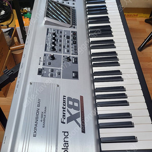 로랜드 팬덤x8 88해머 신디사이져 팝니다