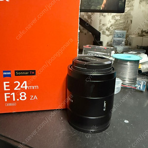 소니 e 24mm f1.8 za 칼이사렌즈 팝니다.( sel2418z)