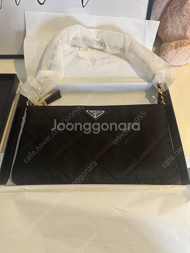 프라다 퀼팅 파우치백 금장 체인 새상품--8