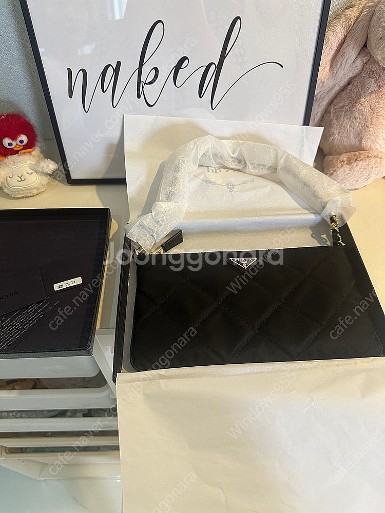 프라다 퀼팅 파우치백 금장 체인 새상품--9