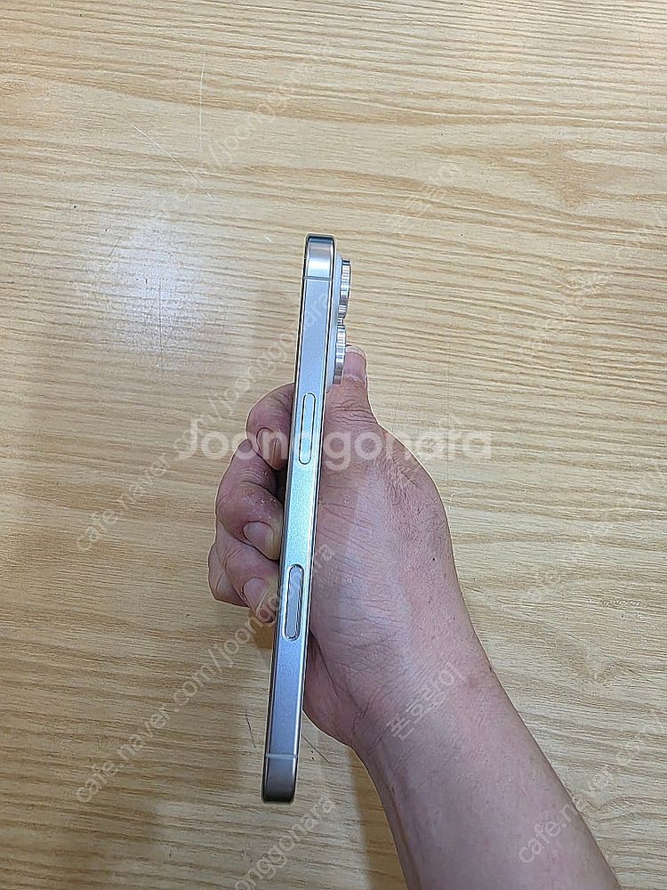 아이폰16프로화이트256gb 중고폰판매합니다--5