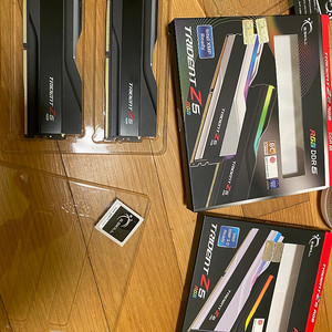 TRIDENT Z5 RGB DDR5 32GB(16x2ea) 6000Hz 튜닝램 판매 (박스풀, 거의 새 것)