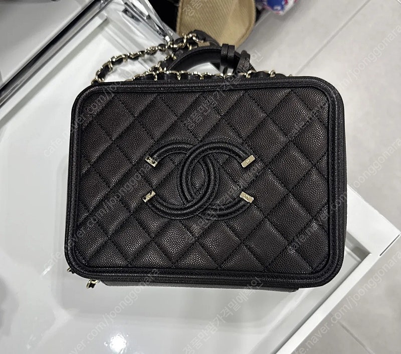 샤넬 코스메틱케이스 블랙 캐비어 금장 크로스백