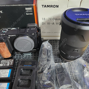 소니A6300 탐론18-300입니다