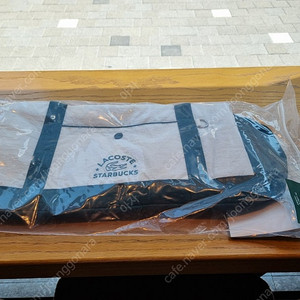스타벅스 프리퀀시 라코스테 멀티플백(그린) 판매합니다