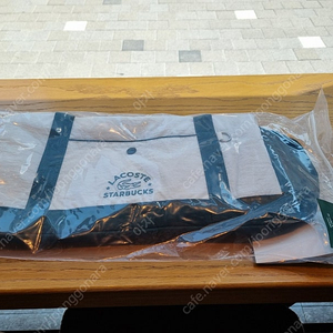 스타벅스 프리퀀시 라코스테 멀티플백(그린) 판매합니다