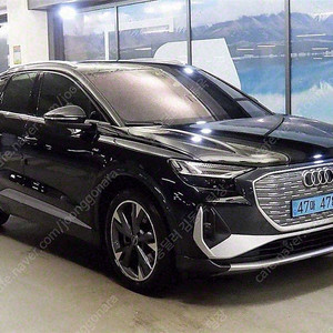 61,776 km 아우디 Q4 중고 아우디 전기차 40 프리미엄 중고차시세가격 검정색