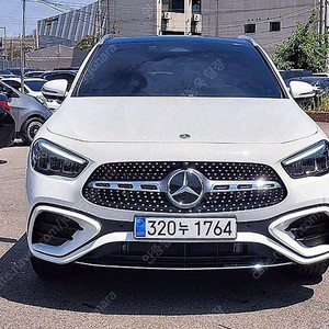 4,850 km 벤츠 GLA클래스 중고 벤츠 GLA 중고 H247 GLA250 4MATIC 중고차 리스 가능 차량 흰색