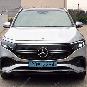 28,369 km 벤츠 EQA 중고 벤츠 전기차 H243 EQA 250 AMG 패키지 수입중고차 은색