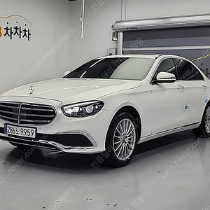 벤츠 E클래스 중고 벤츠 인증중고 흰색 2021년식 51,594km E220d 4MATIC 익스클루시브 법인차량 알뜰구매