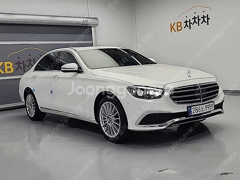 벤츠 E클래스 중고 벤츠 인증중고 흰색 2021년식 5...--5