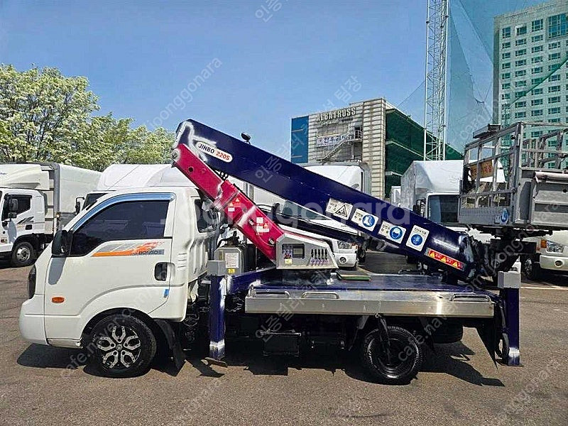고소작업차 중고 흰색 2018년식 2.5톤이하 주말 출...--9