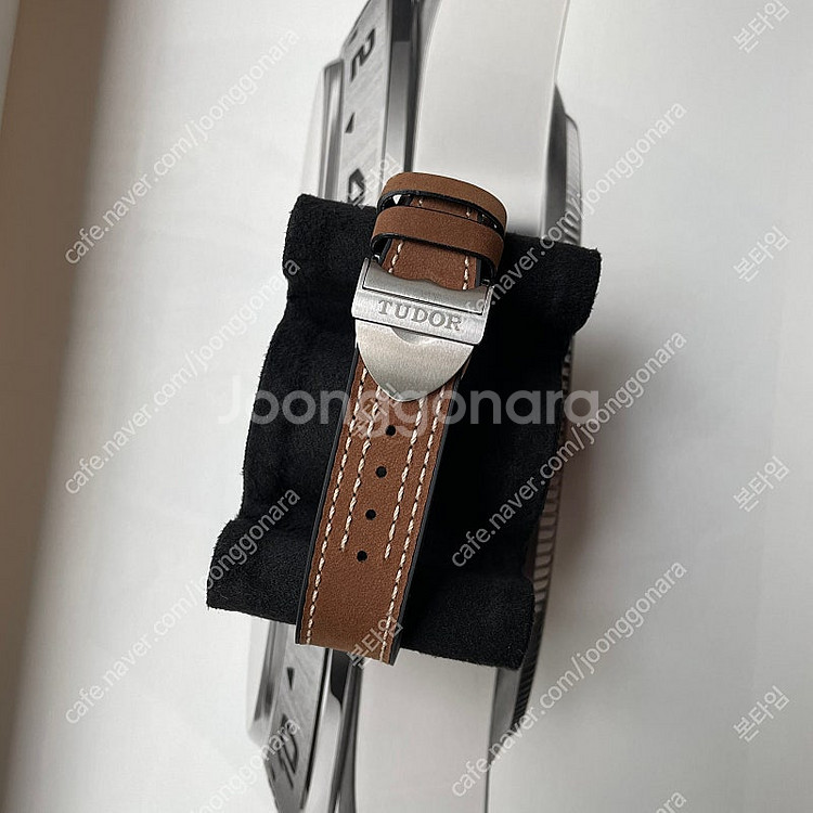 미사용품] 튜더 블랙베이 P01 42mm 검판 가죽 스...--2