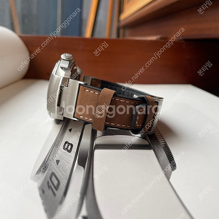 미사용품] 튜더 블랙베이 P01 42mm 검판 가죽 스...--3