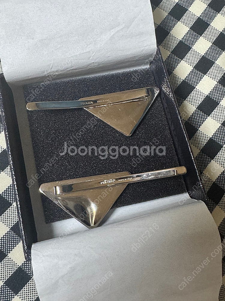 프라다 헤어클립 메탈 헤어핀--1