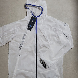 K2 경량 바람막이 105 & 110 (미사용)--3만원