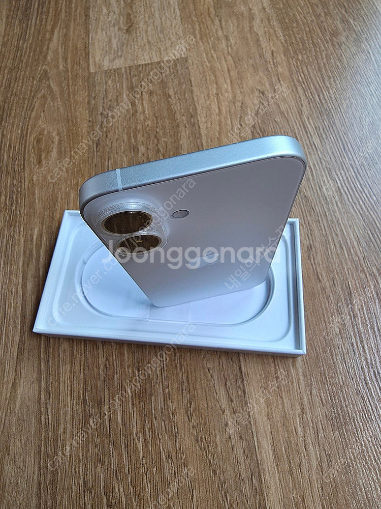 아이폰16 화이트 256G 팝니다.--4
