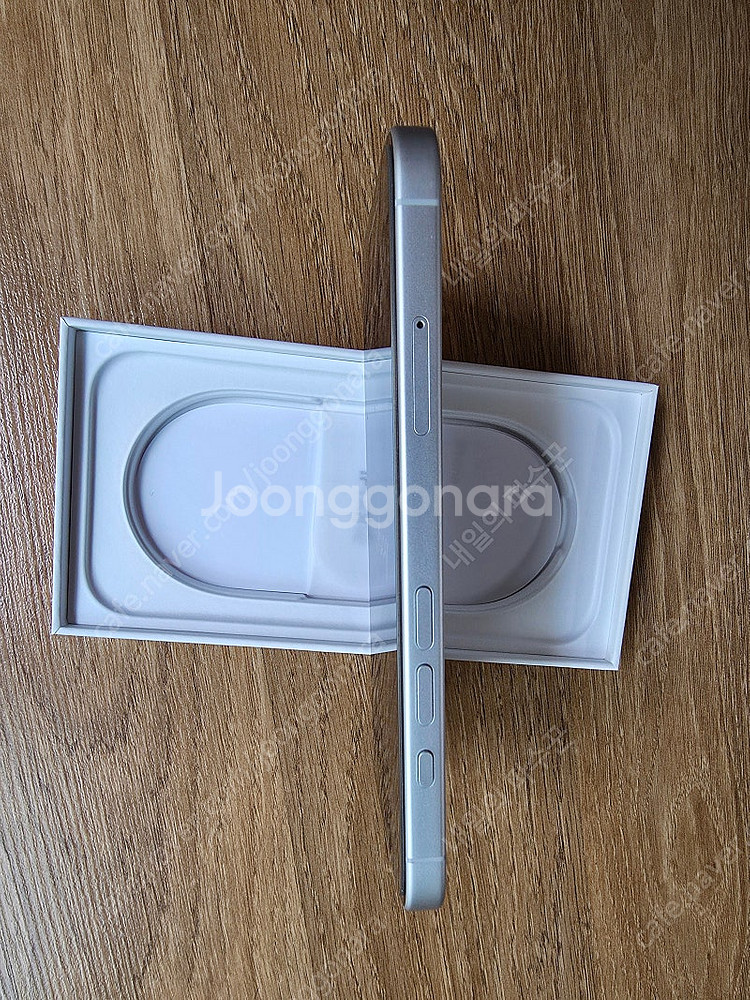 아이폰16 화이트 256G 팝니다.--5