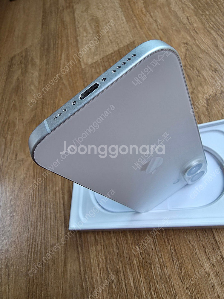 아이폰16 화이트 256G 팝니다.--8