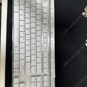 로지텍 G915X TKL 화이트 + 갤럭시 팩토리 루프 팝니다~