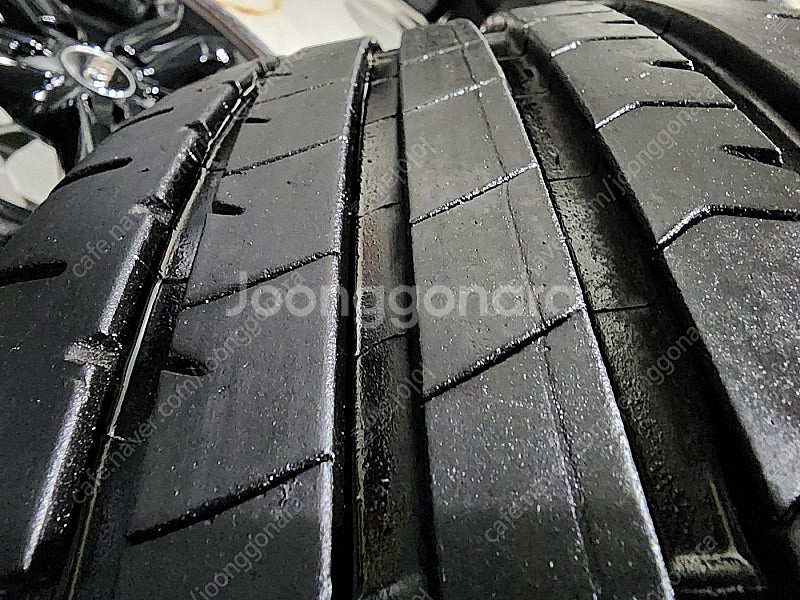 (판매) 아우디a4 블랙 17인치 휠타이어 판매합니다--6