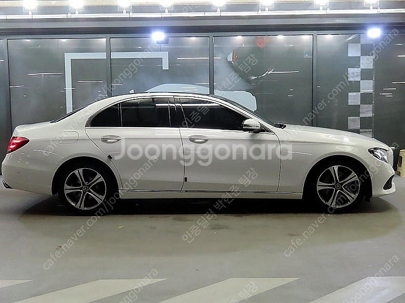 벤츠 인증중고 벤츠 E클래스 중고 흰색 2019년식 E...--4