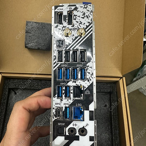 7950x3d + asrock x670e 스틸레전드 팝니다.