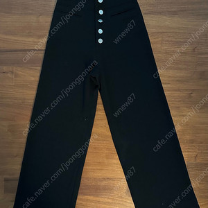 쇼트벗스터닝 버튼 슬랙스 xs(새상품)