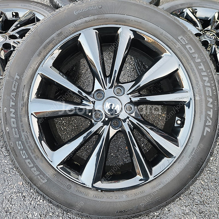 [판매] 기아 더뉴 카니발 19인치 순정휠 타이어 세트 팝니다.--4